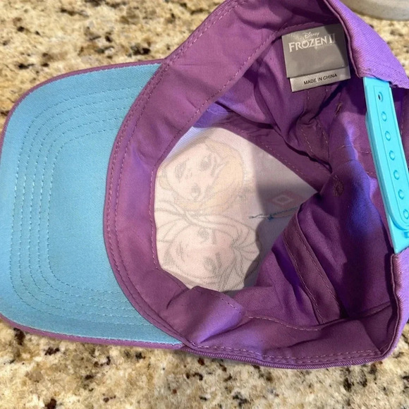 NWOT Disney Frozen hat - Picture 2 of 2